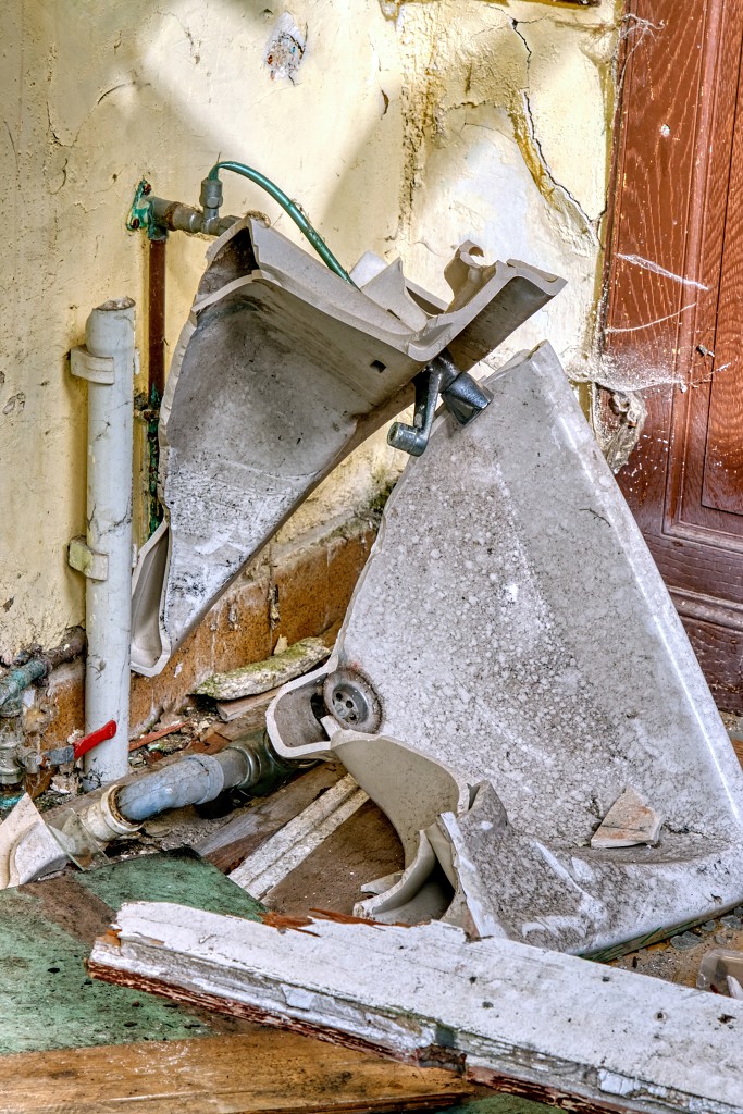 HDR Doel belgie belgique urbex decay verlaten spookdorp spookstad kerncentrale graffiti
